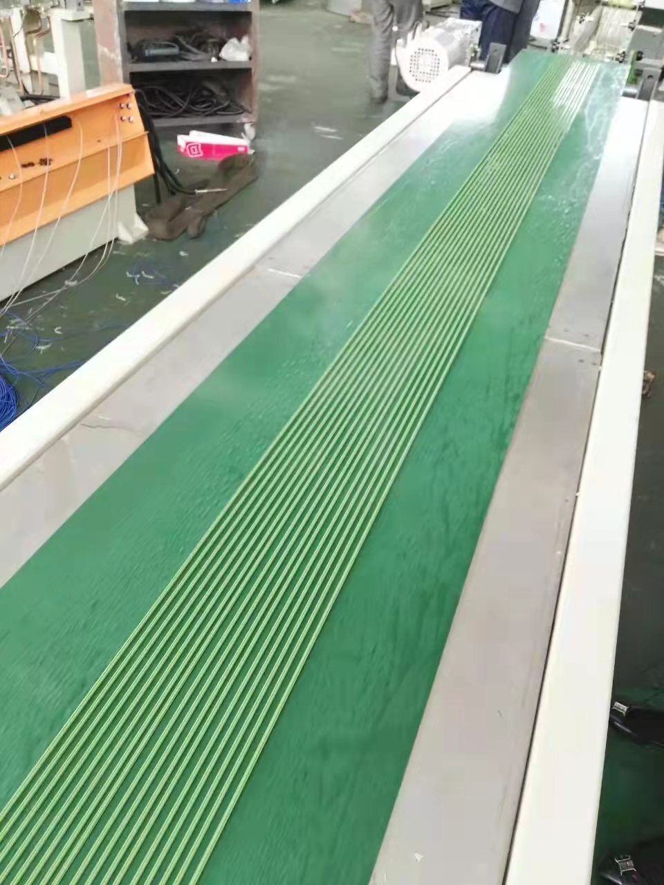橡膠跑道顆粒造粒機(jī)33.jpg